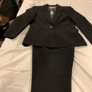 Tahari Arthur S. Levine women’s black suit